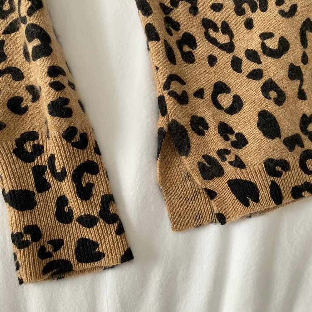 J. Crew 100% Cashmere Leopard Print Sweater in Tan and Black Size Small NWT - Picture 4 of 7